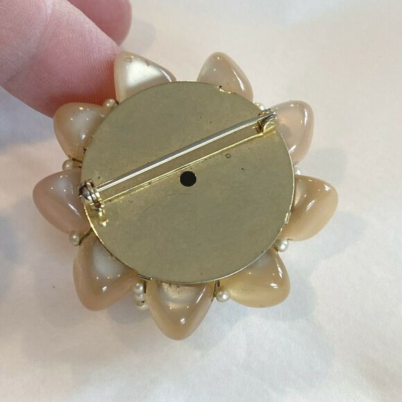 Mid century beaded brooch retro creamy stacked Lucite & faux pearl beads pin - Picture 3 of 4